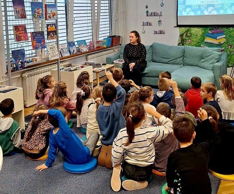 Prvašići u knjižnici